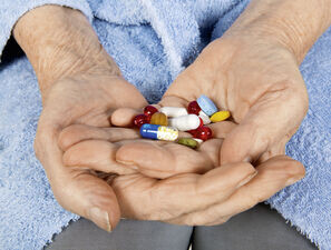 Bild zu Polypharmazie im Alter - Welche Medikamente sind verzichtbar?
