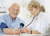 Bild zu Blutdruck - Älteren nutzt Blutdrucksenkung