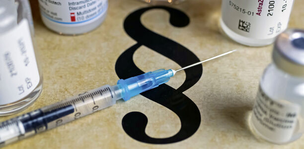 Bild zu Corona-Impfpflicht - Ab dem 15. März wird es für die Praxen ernst