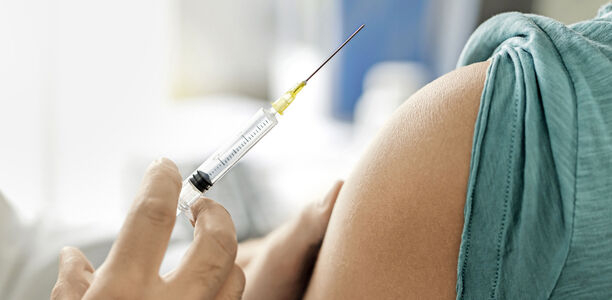Bild zu HPV-Impfung bei Jugendlicher - Impfabstand zu lang: Wieder von vorn beginnen?